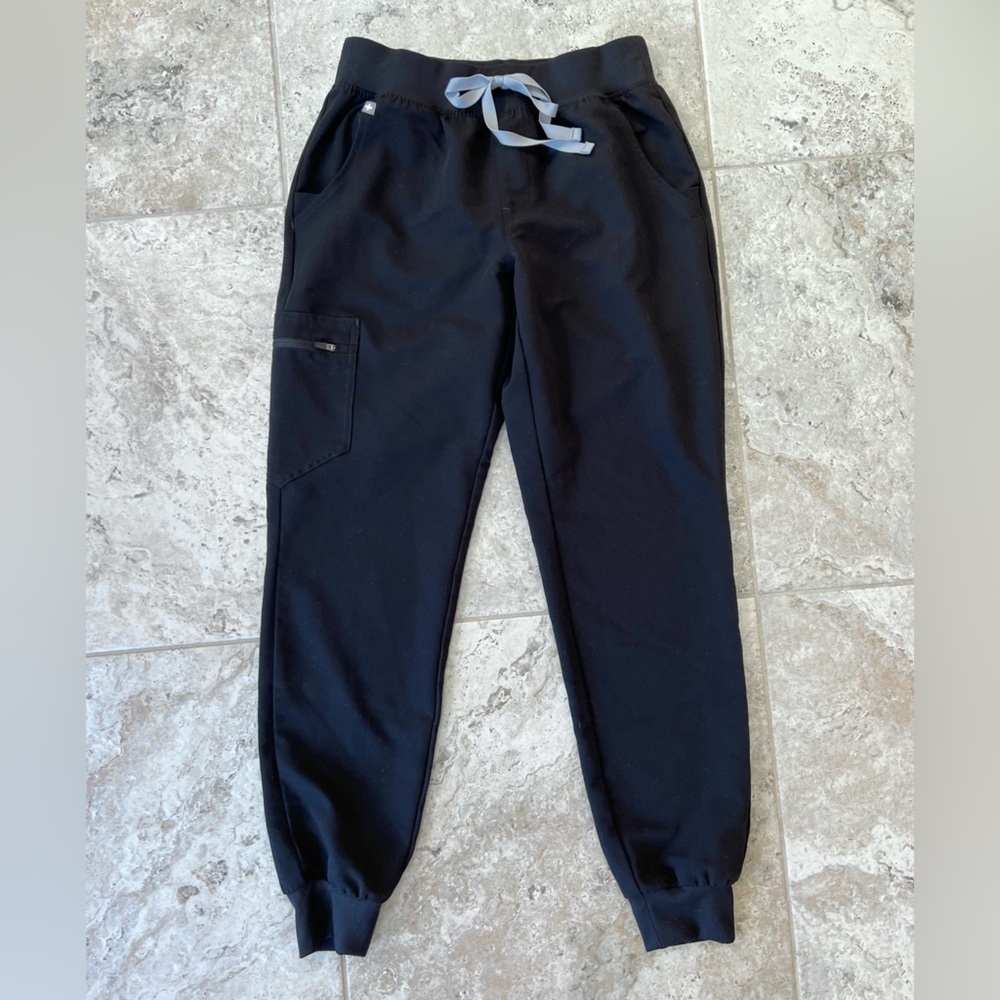 FIGS High Waist Zamora Jogger Scrub Pants in Black, size Small